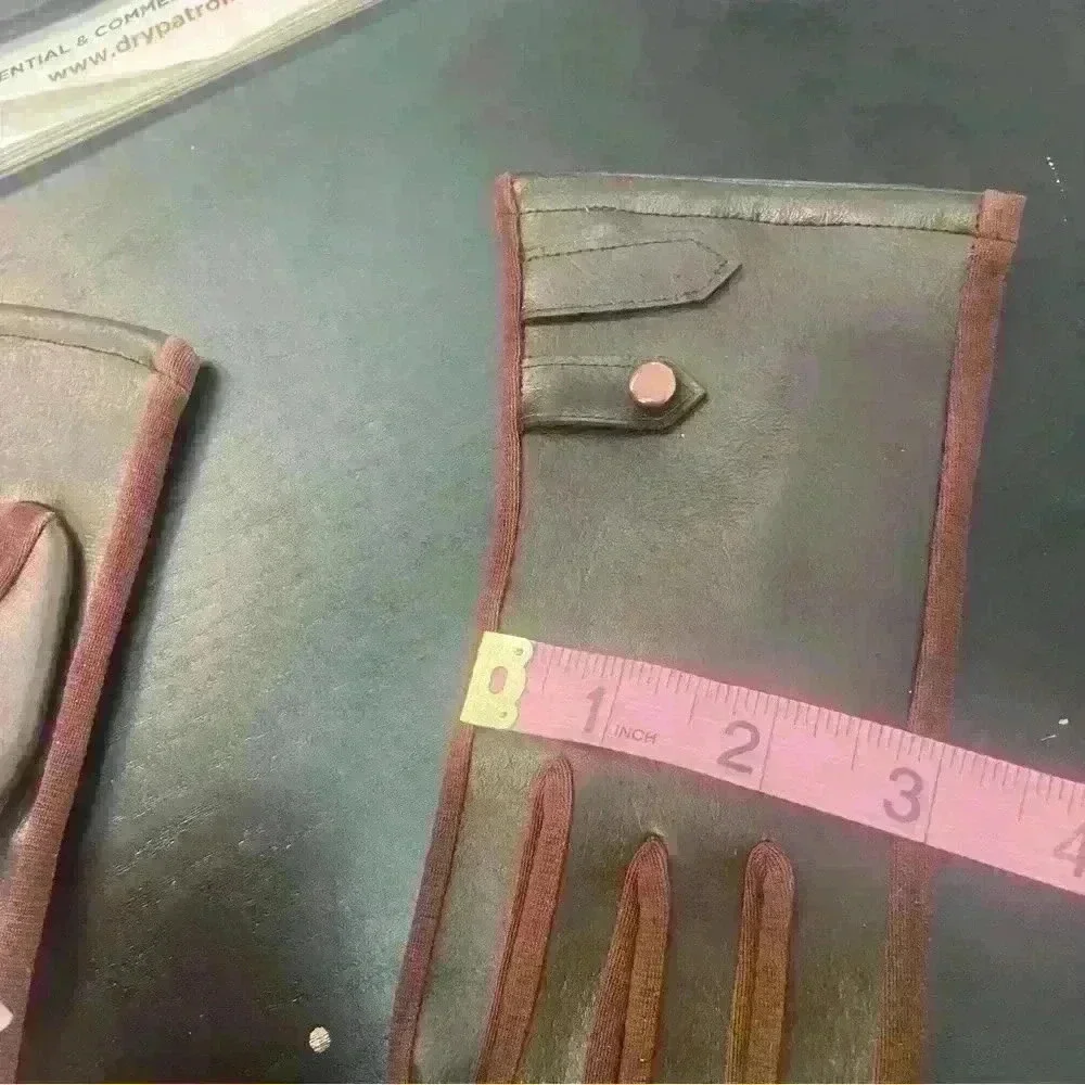 Vintage‎ Brown ladies driving gloves, SM, Lee Begman, Small Rose colored button